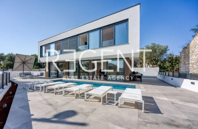 Istra, Rovinj - Ekskluzivna vila s bazenom 178 m2