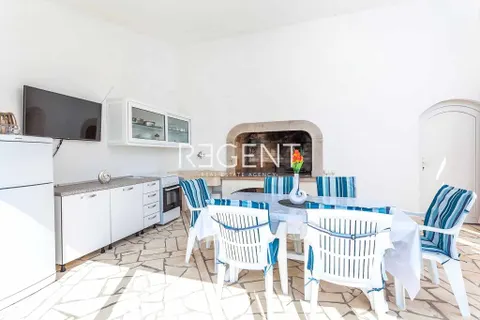 Otok Korčula – Unikatna kamena kuća uz more 450 m2