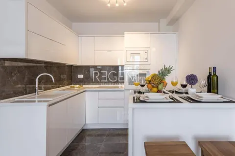 Split, Žnjan - Luksuzan dvosoban penthouse 70 m2 sa terasom