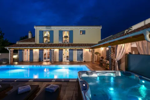 Zadar, Novigrad – Rustikalna vila sa teniskim terenom