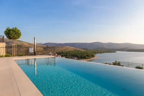 Šibenik, Žaborić - Moderna novoizgrađena vila s bazenom 380 m2