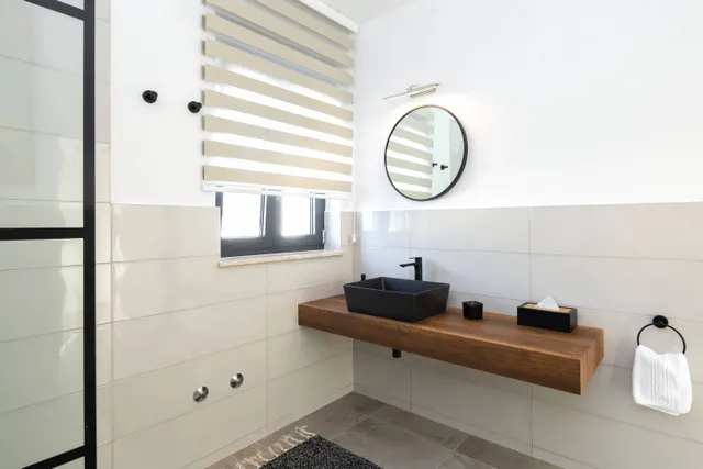 Otok Brač, Milna – Novoizgrađena luksuzna vila od 370m2 s velikim hidromasažnim bazenom