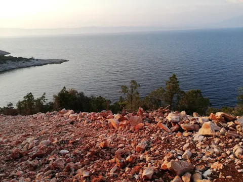 Hvar - Atraktivno zemljište uz more 74765 m2