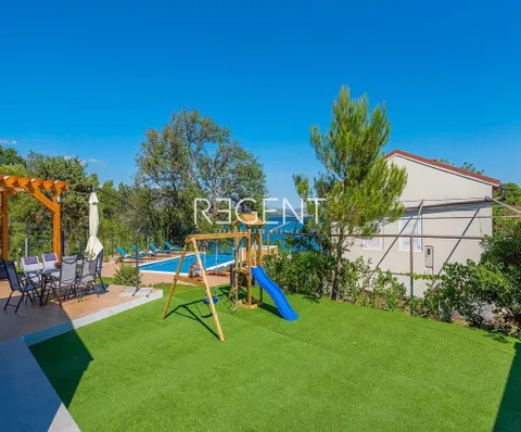 Zadar, Posedarje - Vila prvi red uz more 300 m2