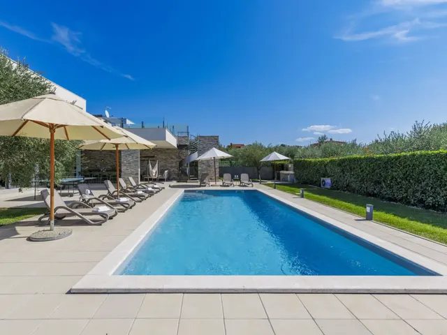 Istra, Novigrad - Atraktivna vila s bazenom 250 m2