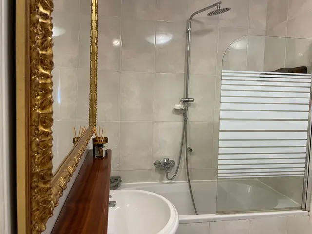 Split, Žnjan - Dvosobni stan sa loggiom i pogledom na more 100 m2