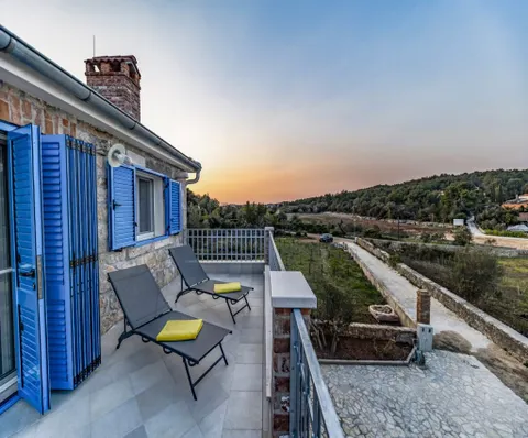 Otok Pašman – Kamena kuća uz more