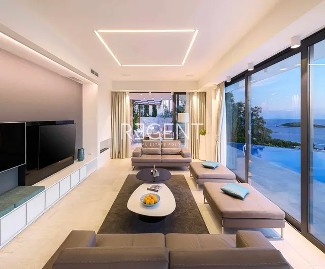 Hvar – Moderna vila s pogledom na more 195 m2