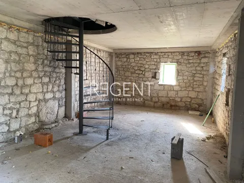 Split, Podstrana- Kamena kuća s pogledom na more