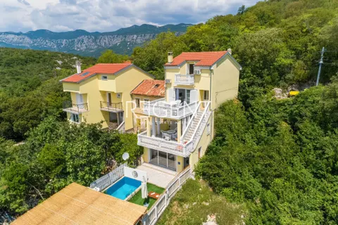 Crikvenica - Kamena kuća s pogledom na more