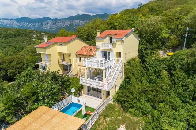 Crikvenica - Kamena kuća s pogledom na more
