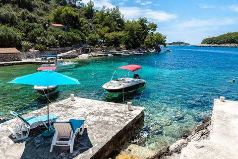 Otok Korčula – Šarmantna vila u uvali s bazenom 460 m2