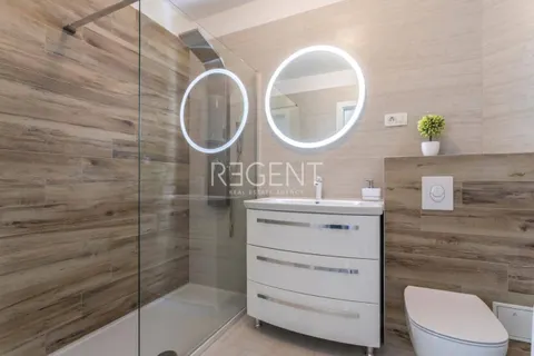 Split, Žnjan - Luksuzan dvosoban penthouse 70 m2 sa terasom