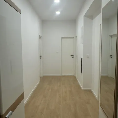 Split, Marjan - Trosoban stan s loggiom 99 m2 DUGOROČAN NAJAM