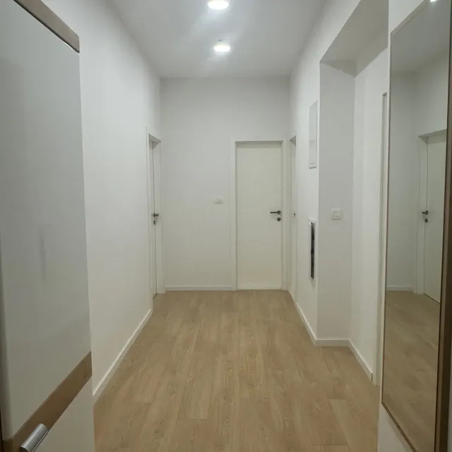 Split, Marjan - Trosoban stan s loggiom 99 m2 DUGOROČAN NAJAM