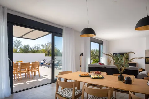 Otok Brač, Milna – Novoizgrađena luksuzna vila od 370m2 s velikim hidromasažnim bazenom