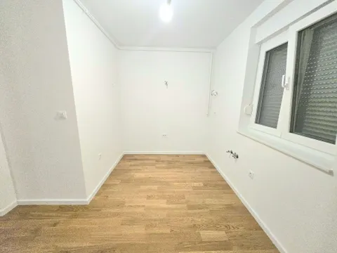 Sveta Nedelja, Kerestinec- Trosoban stan 100 m2