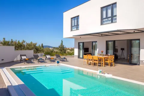 Otok Brač, Milna – Novoizgrađena luksuzna vila od 370m2 s velikim hidromasažnim bazenom
