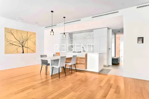 Zagreb, Ban Centar – Trosoban stan 131 m2