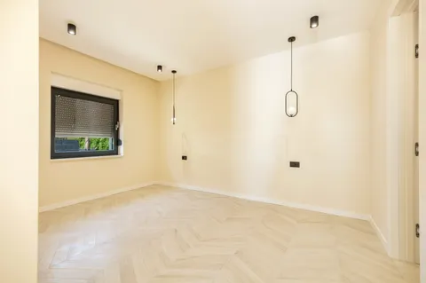 Trogir - Nova moderna vila od 300m2 s bazenom i jacuzzijem