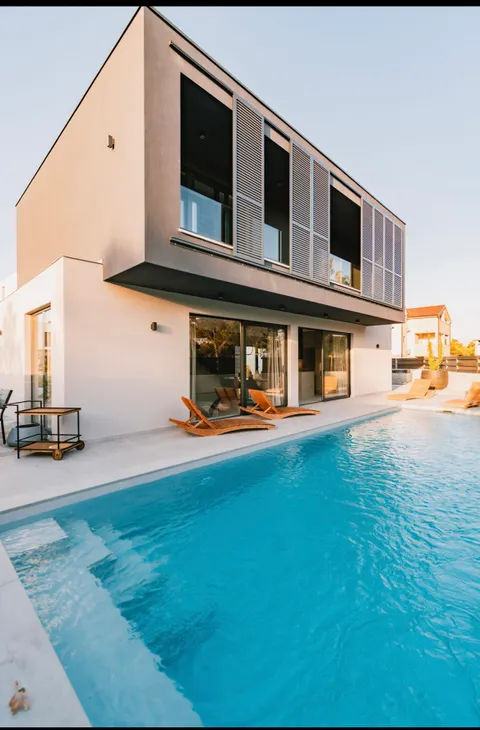 Šibenik, Vodice - Moderna vila, novogradnja 200 m2