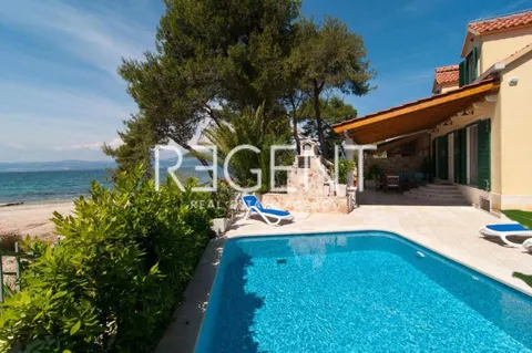 Brač, Mirca - Vila s bazenom uz more 330m2
