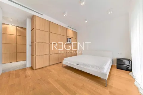 Zagreb, Ban Centar – Trosoban stan 131 m2