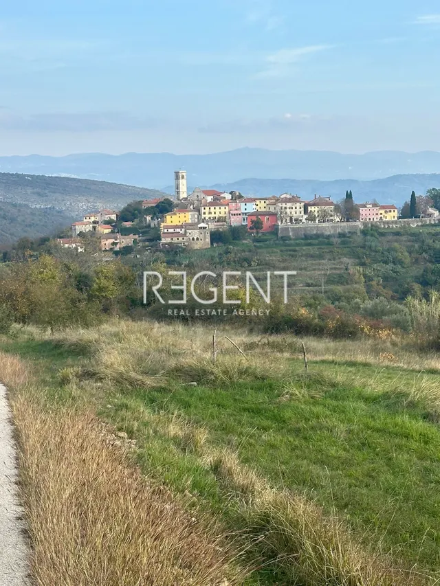 Istra, Oprtalj – Građevinsko zemljišto s projektom, NOVA CIJENA!
