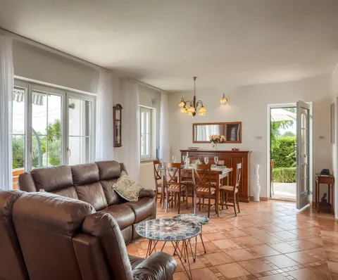 Istra, Poreč – Moderna vila s bazenom 240 m2