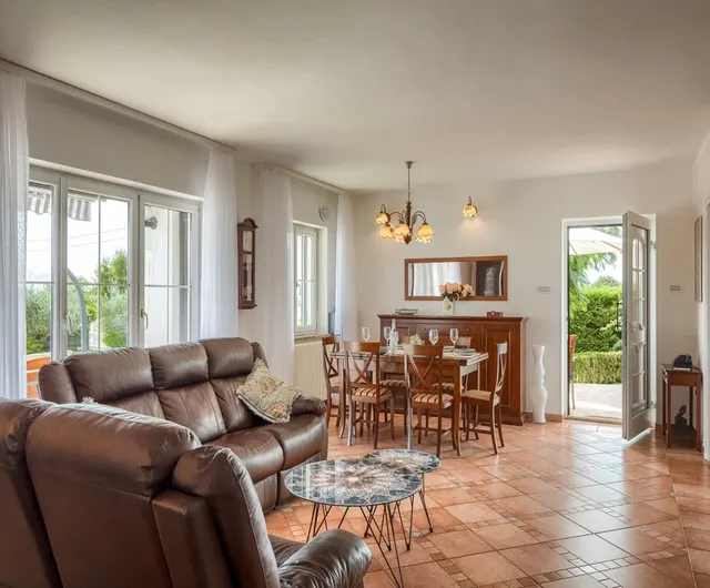 Istra, Poreč – Moderna vila s bazenom 240 m2
