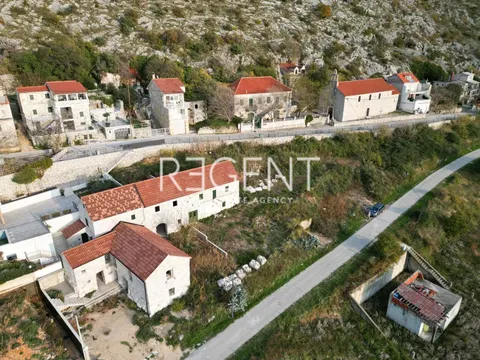 Split, Podstrana- Kamena kuća s pogledom na more