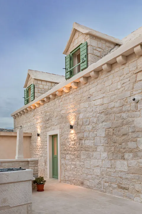 Brač, Pučišća - Prekrasna kamena vila 120 m2
