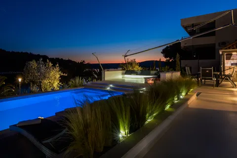 Brač, Milna - Moderna vila prvi red uz more, 264 m2