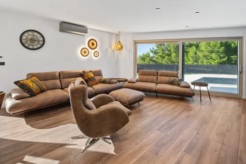 Split, Strožanac - Moderna vila s pogledom na more, bazenom i pomoćnim objektom 50 m2