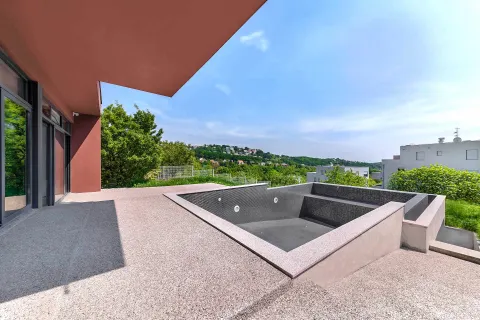 Zagreb, Šestine - Moderna obiteljska vila s bazenom okružena zelenilom