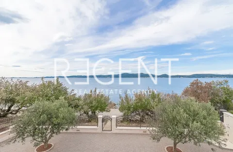 Zadar, Sukošan - Apartmanska kuća prvi red uz more