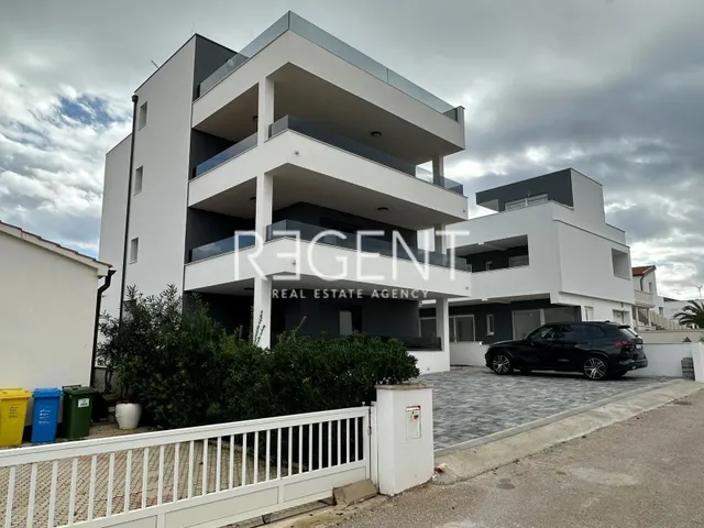 Zadar, Vir - dvosoban stan 50m od mora 121 m2