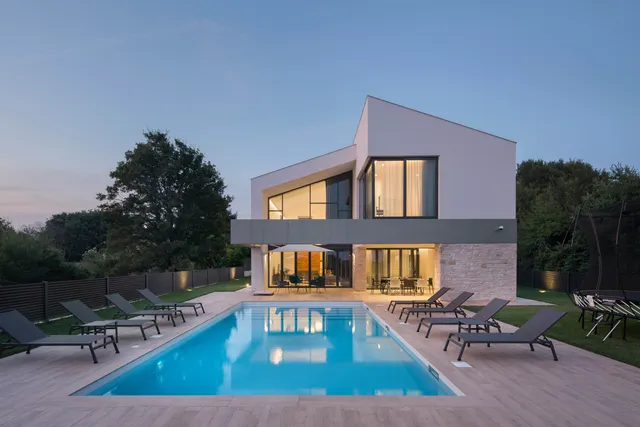 Istra, Ližnjan - luksuzna vila s privatnim bazenom 400m2