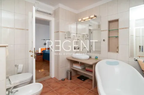 Brač, Mirca- kamena vila s pogledom na more, 300m2