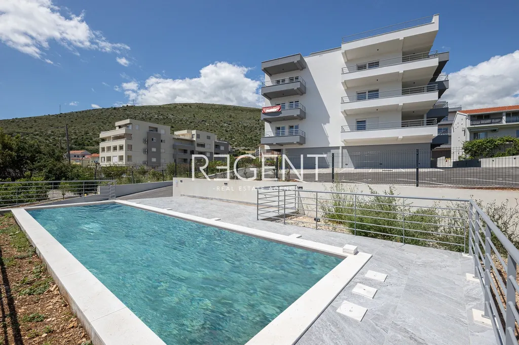 Trogir, Seget – Stambena novogradnja s pogledom na more