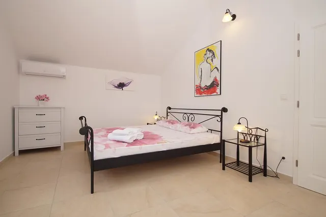 Otok Korčula - Prekrasna zapanjujuća vila uz more 312 m2