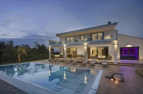 Istra, Višnjan – Vila 250 m2 na parceli od 1659 m2 top lokacija