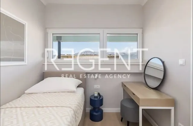 Split, Spinut - Penthouse za dugoročan najam 78 m2
