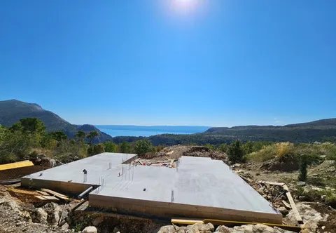 Omiš - Moderna vila u izgradnji 154 m2
