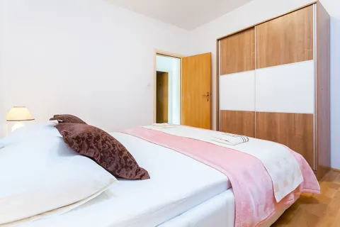 Otok Korčula – Šarmantna vila u uvali s bazenom 460 m2