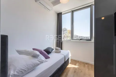 Split, Žnjan - Luksuzan dvosoban penthouse 70 m2 sa terasom