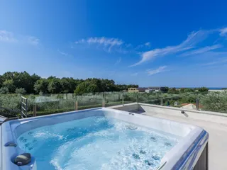 Istra, Novigrad - Atraktivna vila s bazenom 250 m2