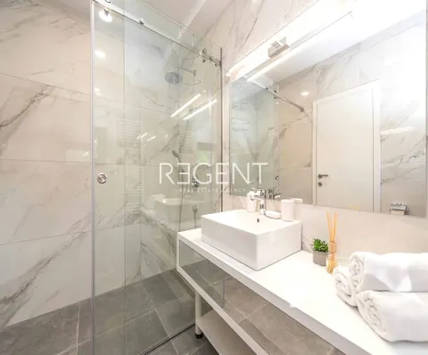 Zadar, Posedarje - Vila prvi red uz more 300 m2