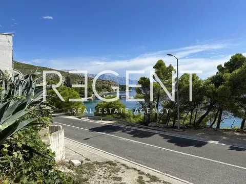 Omiš, Lokva Rogoznica - Stan prvi red uz more 46,20 m2