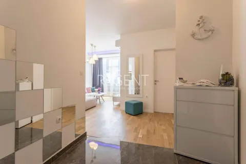 Split, Žnjan - Luksuzan dvosoban penthouse 70 m2 sa terasom